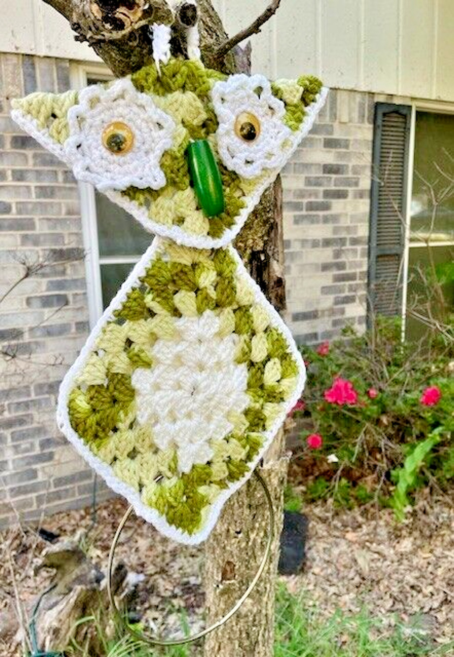 Vintage Owl Crochet Yarn Wall Hanging 18" Retro Decor
